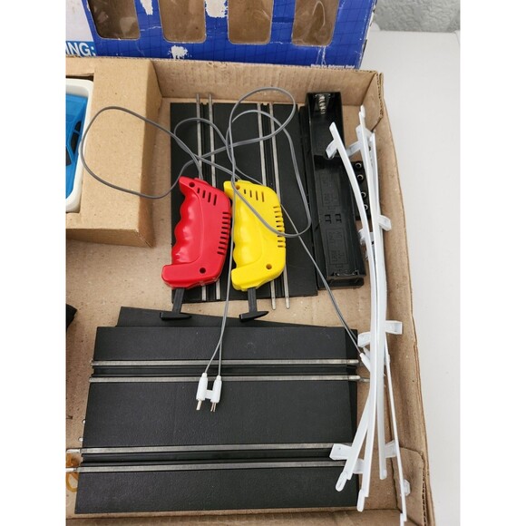 Vintage Polyfect Road Race Battery Powered Slot Car Track NOT WORKING FOR PARTS - Picture 2 of 3